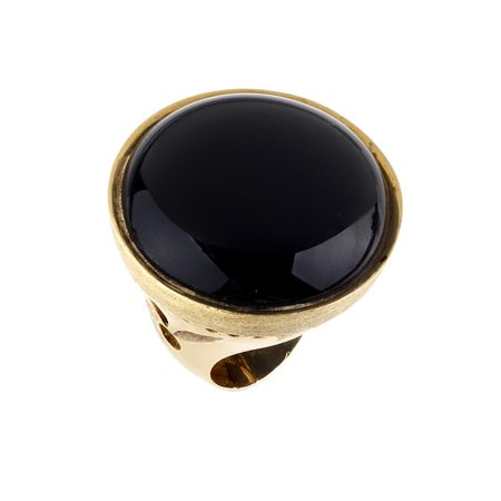 ANELLO IN ORO GIALLO E ONICE fascia traforata a motivi geometrici e floreali,...