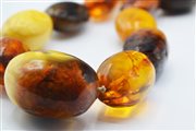 COLLANA IN AMBRA realizzata ad una fila di ambre a scalare di mm 22-43,...