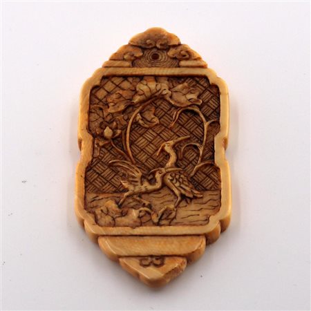 SCULTURA IN AVORIO, CINA, INIZIO XIX SECOLO dim. cm 6x30,5x, g 13