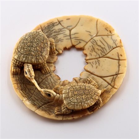 AVORIO, CINA, INIZIO XIX SECOLO dim. cm 8,5x8,5, g 36