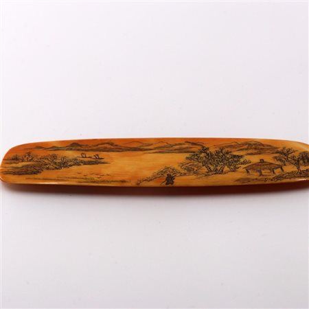 OGGETTO IN AVORIO, CINA, INIZIO XIX SECOLO dim. cm 3,3x13,3, g 23