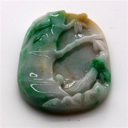 PENDENTE IN GIADA, CINA, XX SECOLO dim. cm 6,2x4,4x0,4, g 46