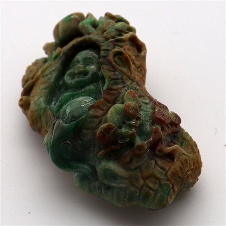 SCULTURA IN GIADA, CINA, XX SECOLO dim. cm 7x3,5x2,9, g 80