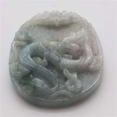 PENDENTE IN GIADA, CINA, XX SECOLO dim. cm 4,9x3,9x0,6, g 32
