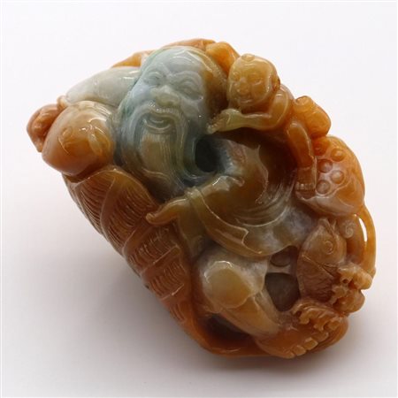 PICCOLA SCULTURA IN GIADA, CINA, XX SECOLO dim. cm 6,6x4,3x4,1, g 163