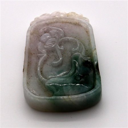 PENDENTE IN GIADA, CINA, XX SECOLO dim. cm 4,9x3x0,9, g 27