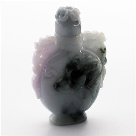 SNUFF BOTTLE IN GIADA, CINA, XX SECOLO dim. cm 6,1x3,8x01,9 g 57