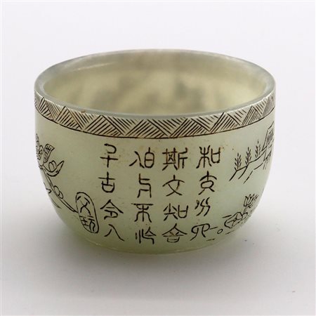 PICCOLA CIOTOLA IN GIADA, CINA, XX SECOLO dim. cm 3,4x5,5x5,5, g 71