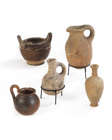 LOTTO DI CINQUE VASI DATAZIONE: V-IV sec. a.C. MATERIA E TECNICA: argilla...