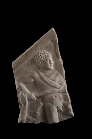 GUERRIERO DATAZIONE: II-III sec. d. C. MATERIA E TECNICA: marmo italico a...