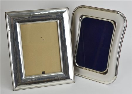 COPPIA DI CORNICI IN ARGENTO cm 30x25 e cm 30x24 Alcuni graffi