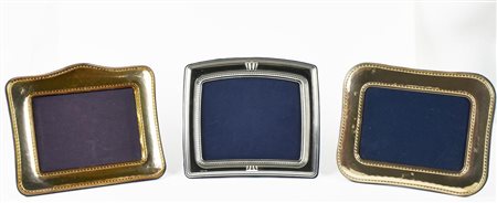 LOTTO DI 3 CORNICI IN ARGENTO 925 sbalzato cm 20x25 circa ciascuna