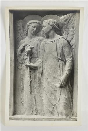 FOTOGRAFIA in bianco e nero raffigurante bassorilievo, cm 23x13,5 al retro...