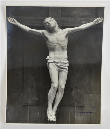 FOTOGRAFIA in bianco e nero raffigurante Cristo Crocifisso, cm 23x18 al retro...