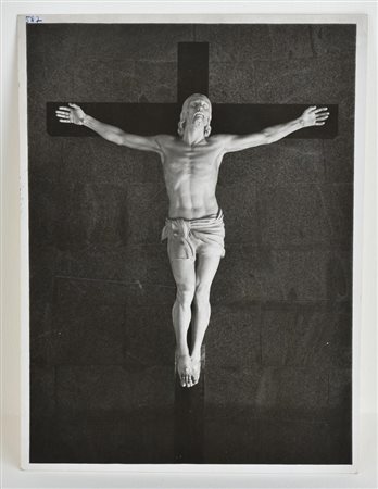 FOTOGRAFIA in bianco e nero raffigurante Crocifisso dello scultore Edoardo...