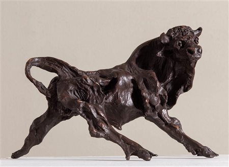 AUGUSTO MURER (Falcade 1922 - Padova 1985). 'Toro'. Scultura in bronzo. H. Cm...