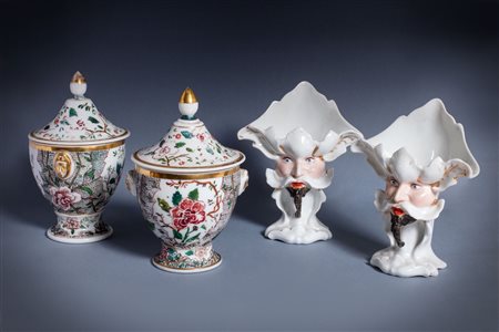 Due potiche e due vasetti con mascheroni in porcellana, secolo XIX-XX