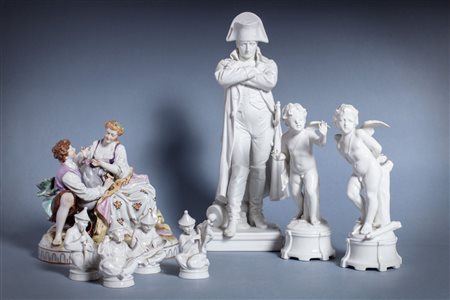 Lotto composto da otto statuette, di cui sette in porcellana e una in biscuit, secolo XX