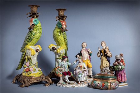 Lotto composto da sette oggetti in porcellana, secolo XX