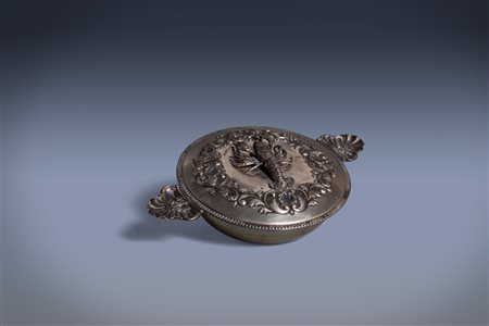 Legumiera in argento 800, con coperchio decorato da aragosta, secolo XX