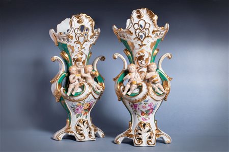 Coppia di vasi in porcellana, in stile Luigi Filippo, secolo XX