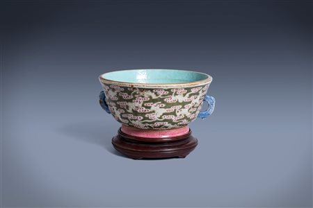 Ciotola in  porcellana, decorata con nuvole e pipistrelli, Cina Famiglia Rosa