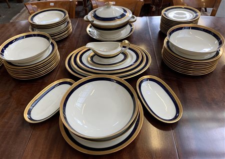 Manifattura tedesca Thomas, servizio da tavolo in porcellana con profili blu e