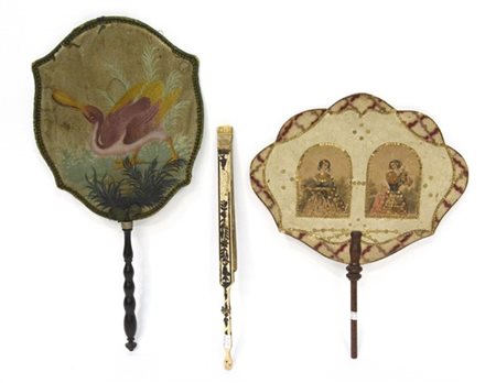 Lotto composto da tre ventole: una ambito dei Raineri dipinta su stoffa, una co