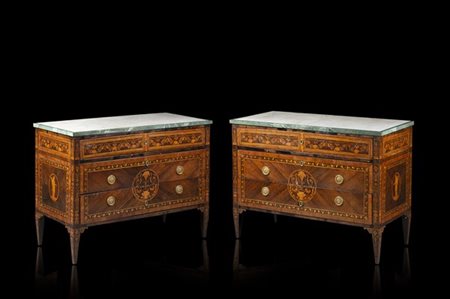 Coppia di comò lastronati in bois de rose e bois de violette a due cassetti e m