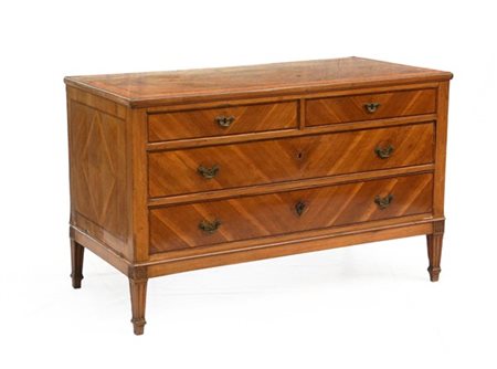 Cassettone lastronato e filettato in legni vari a due cassetti e due mezzi cass