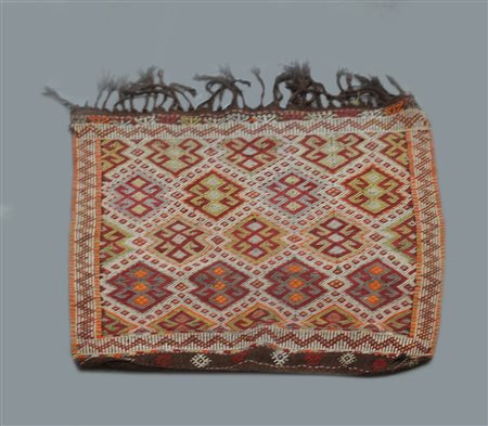 Tappeto Djia-Djim, Anatolia, inizio secolo XX.
Decoro geometrico nei toni dell'