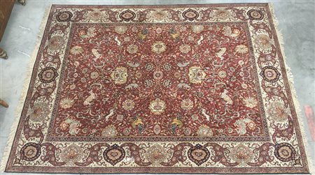 Tappeto Meccanico in lana, inizio secolo XX. Decoro con scene di caccia e rami