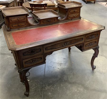 Scrittoio con alzata in rovere con cinque cassetti sul fronte e cinque cassetti