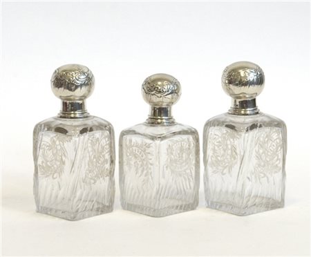 Cinque bottiglie porta profumi di epoca diversa con ghiera in argento (difetti)