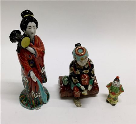 Arte orientale. Gruppo di tre figure in porcellana policroma (h. max cm 25) (li