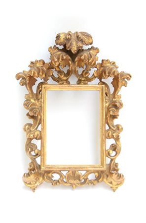 Piccola cornice in legno intagliato e dorato, secolo XIX (cm tot. 29x22, luce c