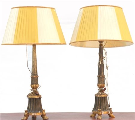 Coppia di candelieri in legno intagliato, laccato e dorato (h cm 60)(montati a