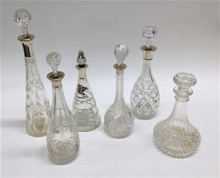 Lotto composto da sei bottiglie in cristallo di diversa fattura alcune con ghie