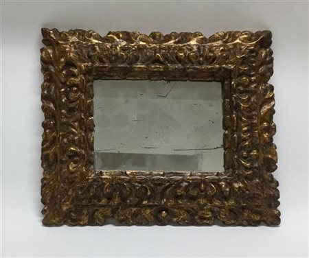 Antica cornice in legno intagliato e dorato (cm 45x 46) (lievi difetti)