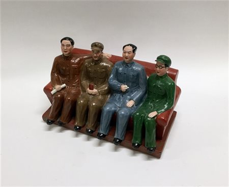 Gruppo in ceramica policroma raffigurante Mao Zedong e politici dell'epoca sedu