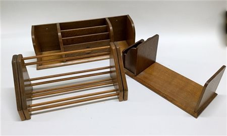 Lotto composto da tre portalibri di diversa fattura e decoro (difetti)