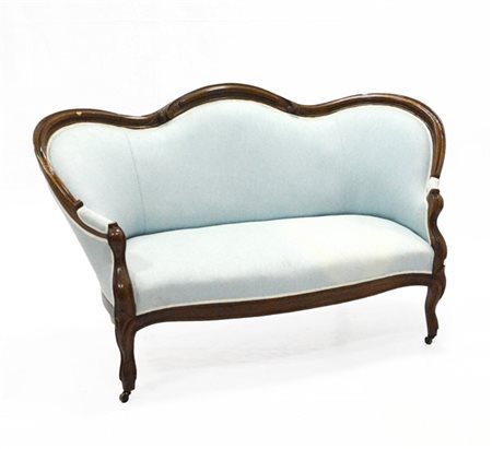 Divano a due posti di forma mossa con schienale intagliato a motivi fogliati, g