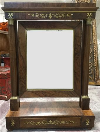 Psiche basculante con montante e casetto nella fascia intarsiati in ottone (cm6