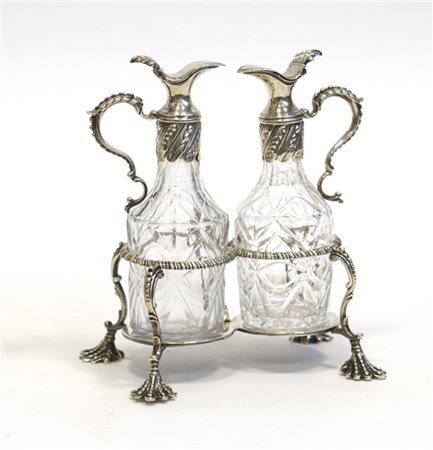 Porta ampolle in argento decorata a motici vegetali, punzoni di Londra, 1767 (g