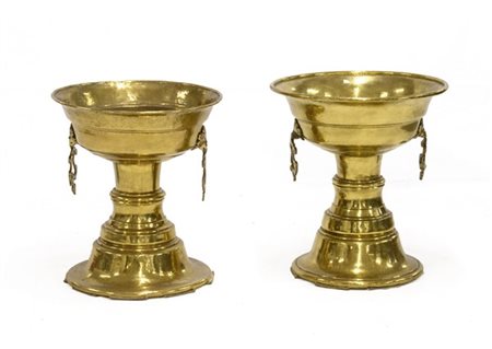 Arte del Medio Oriente 
Coppia di bracieri smaltati in ottone, anse traforate (