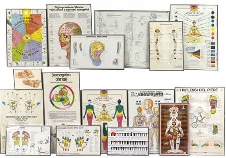 Gruppo di sedici stampe inerenti la riflessologia e temi differenti, in cornici