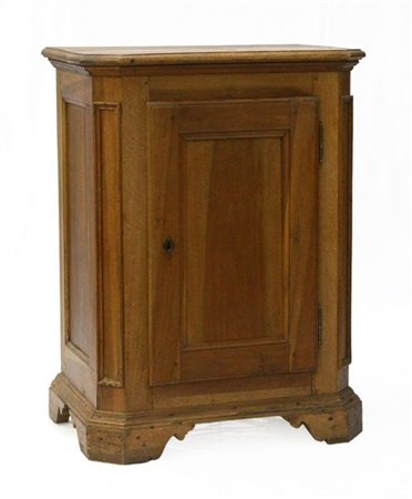 Credenzino ad uno sportello con angoli smussati e piedi a mensola (cm 83x112x56