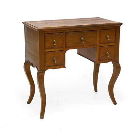 Scrittoio a cinque cassetti sul fronte, gambe mosse (cm 82x82x44) fine secolo X