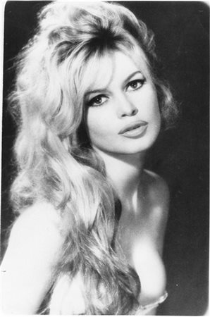 Brigitte Bardot 1950

Fotografia originale alla gelatina sali d'argento.
cm 24