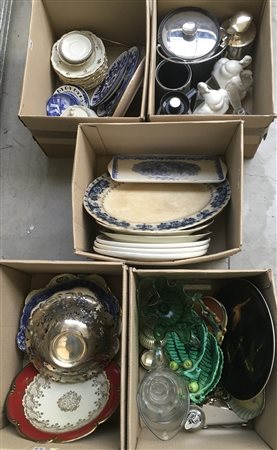 Lotto composto da cinque cartoni contenenti oggetti diversi (difetti)